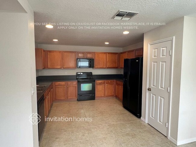 Photo - 391 SW Millard Dr