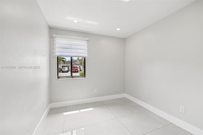 Photo - 12237 SW 193rd St