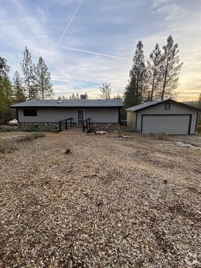 Building Photo - 3 Bedroom 2 Bathroom Manufactured home on ...