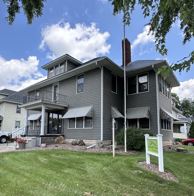 Photo - Spacious top floor 4 bed 1 bath by UWEC! Unit 2
