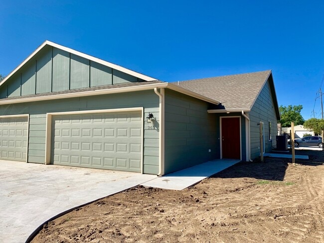 Recent construction -- 3 bed/ 2 bath Dupl... - Recent construction --  3 bed/ 2 bath Dupl... Townhome