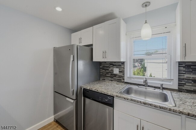Photo - 161 Broughton Ave