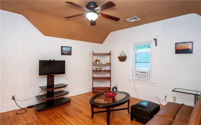 14-14 Belair Ave Unit 3