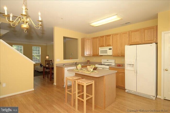 Photo - 52 Golden Ash Way