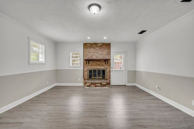 Photo - Renovated 3 Bedroom 2 Bath Home for Rent with Detached Garage!