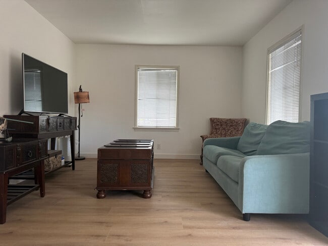 Photo - 3736 S Bentley Ave Unit 3738