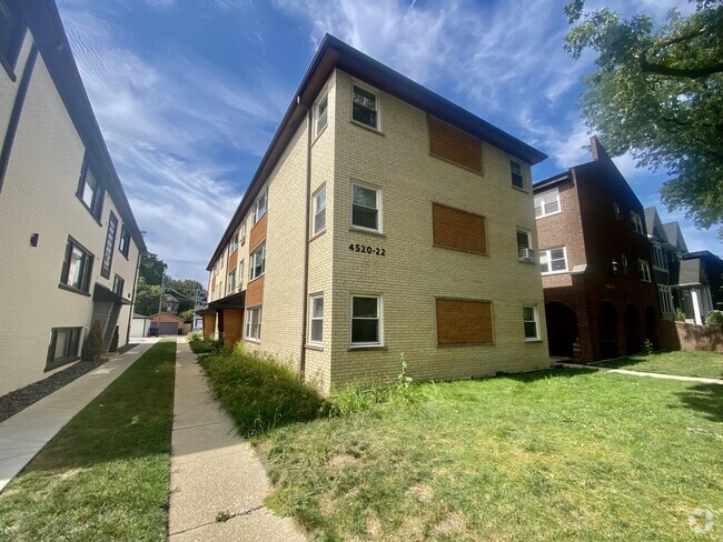 Building Photo - 4520 N Seeley Ave Unit 3W Rental