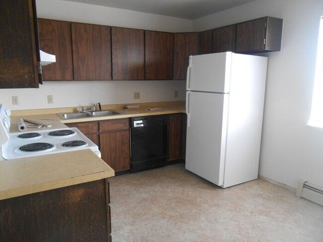 Photo - 2 Bed 1 Bath Upper Apartment
