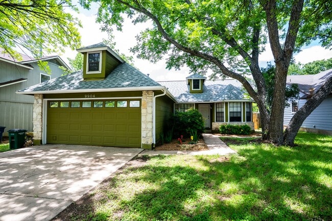 Building Photo - 9904 Briar Ridge Dr