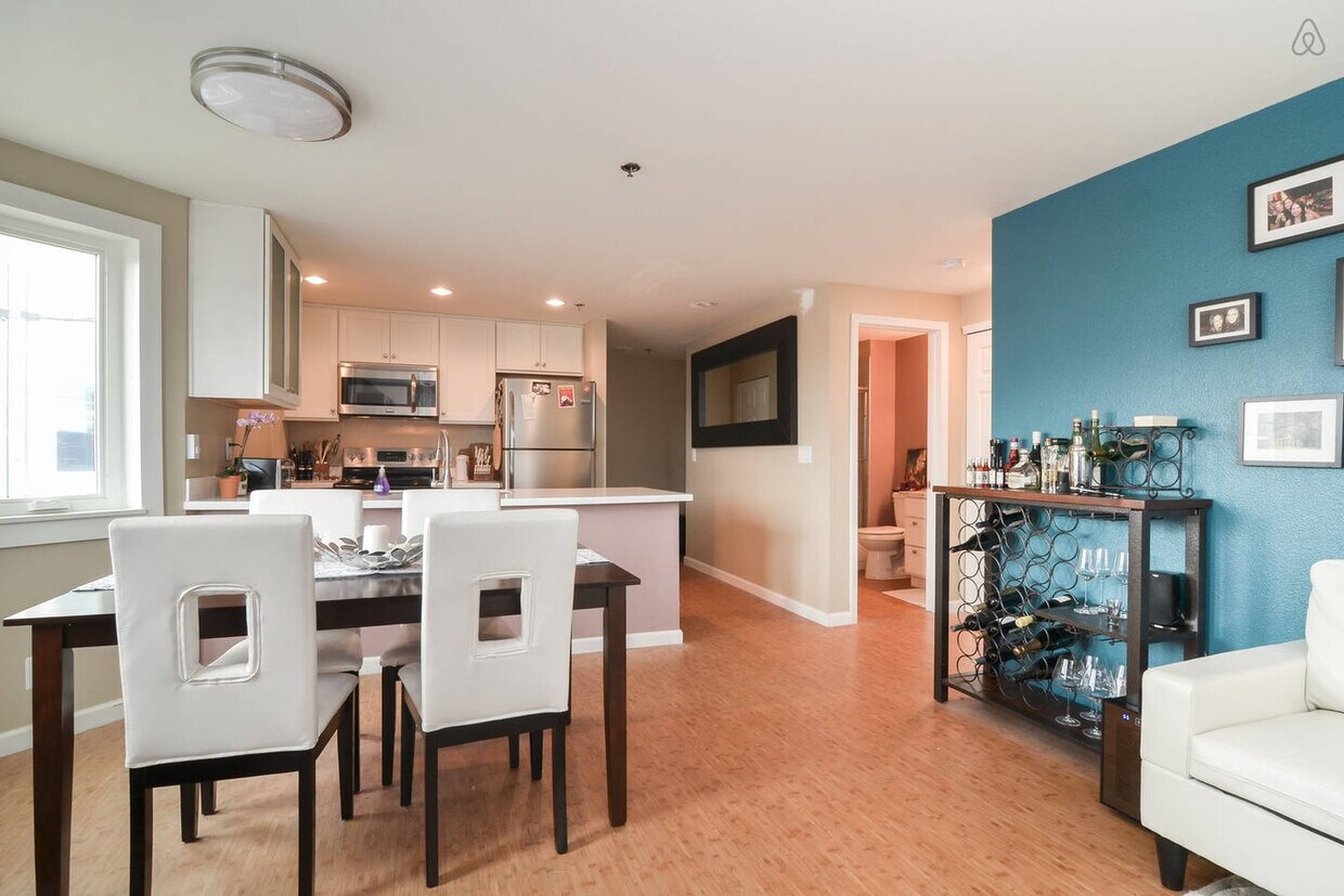 Photo - 1616 Summit Ave (Seattle, WA)
