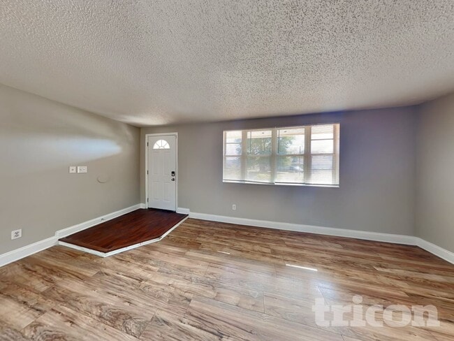 Photo - 1478 Pawnee St