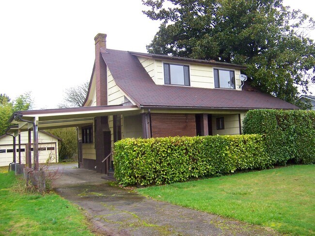 3 Bedroom ~ 1.5 Bathroom House on 2nd Street - 3 Bedroom ~ 1.5 Bathroom House on 2nd Street
