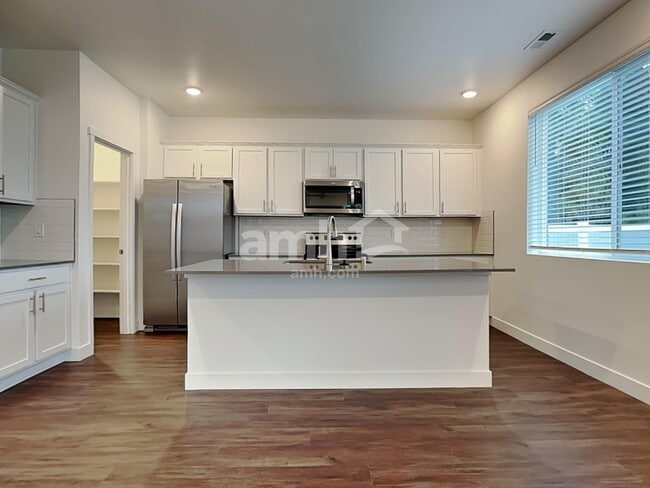 Photo - 7917 Selah St SW