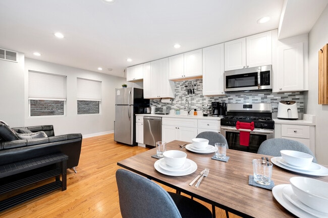 Building Photo - 2440 W 24th Pl Unit 1F