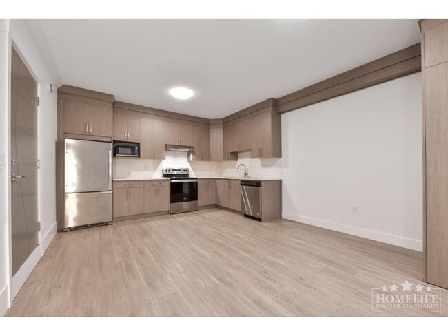 Photo - 16775-16718 18 Ave