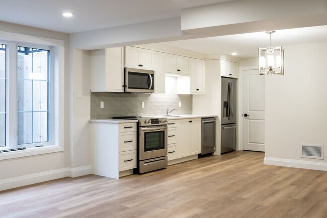 Photo - Stunning MODERN 2 Bdrm APARTMENT - Westmount * AVAIL Now *