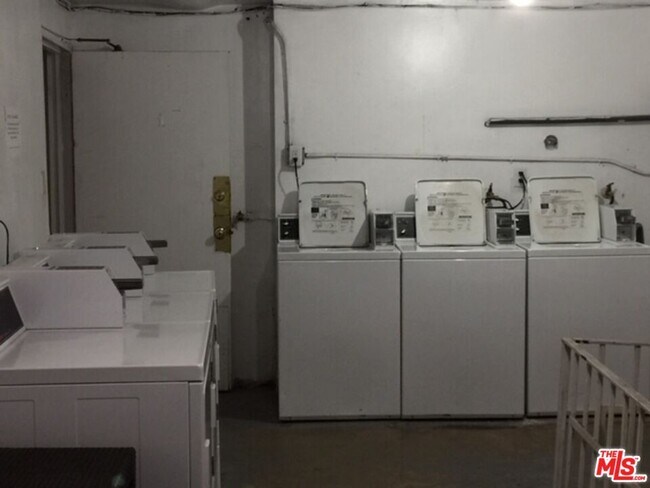 Photo - 443 S Wilton Pl