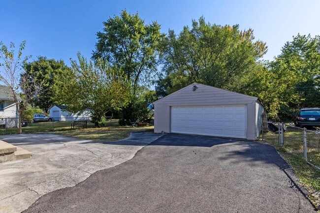Photo - 3134 Medina Ave
