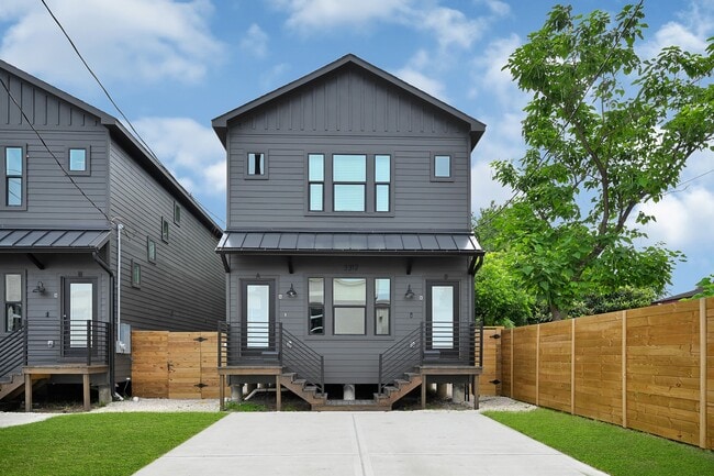 Building Photo - 3312 Bacchus St