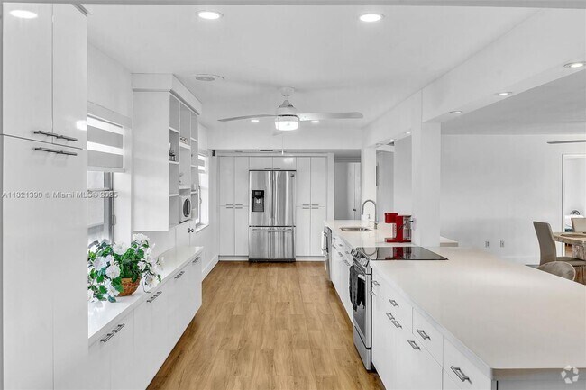 Building Photo - 1350 NE 191st St Rental