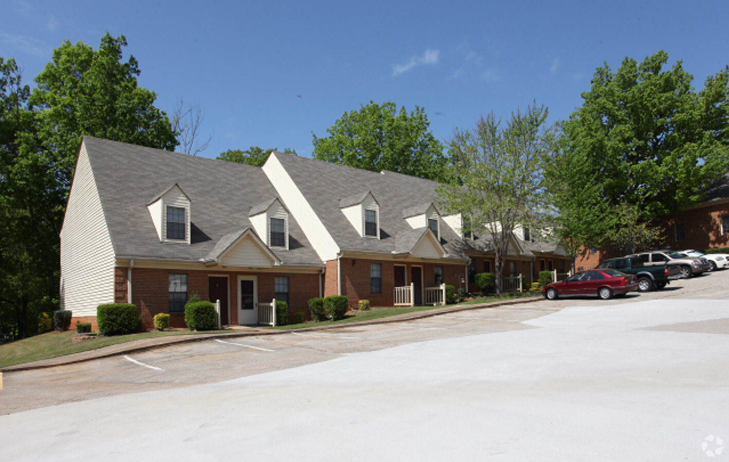 Hillcrest Apartments - Hillcrest Apartments
