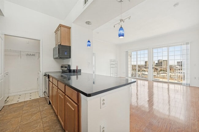 3225 Turtle Creek Blvd Unit 2104