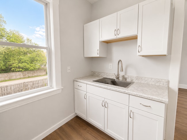 Photo - 7917 Linwood Ave Unit 3