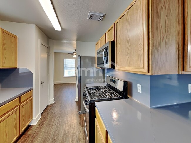 Photo - 817 Lightningbug Ln