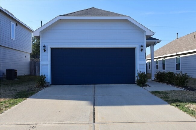 Building Photo - 14083 Lake Trout Dr