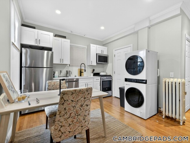 Building Photo - 1576 Cambridge St
