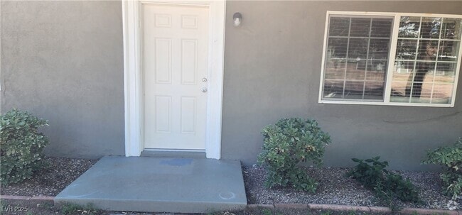 Building Photo - 633 Nevada Way Unit 18 Rental