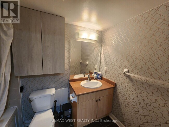 Photo - 600 Fleet St Unité 233