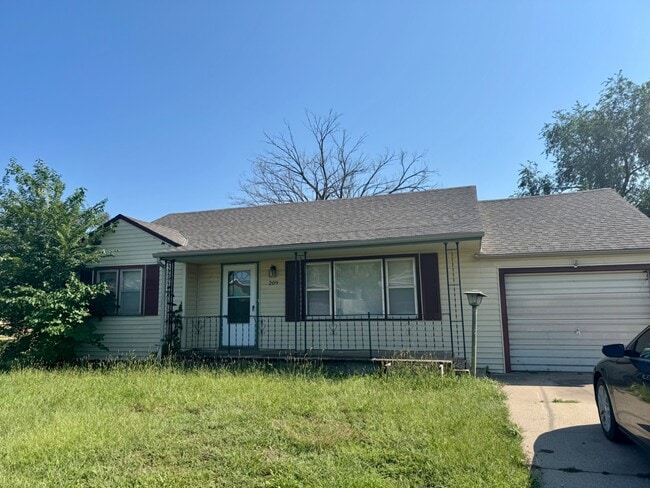 Photo - 209 SW 7th St