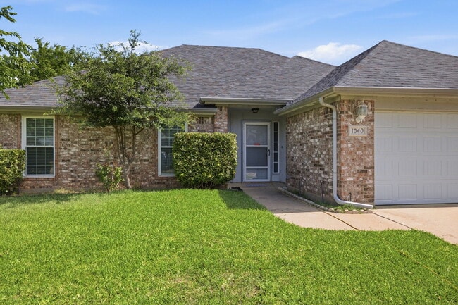 Photo - "Great 3 Bedroom, 2 Bathroom Home with Dual Living Areas and a Spacious Backyard"