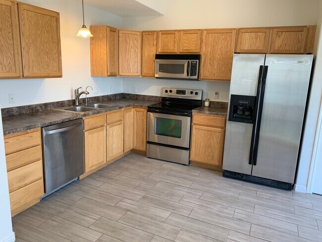 Photo - 2389 1515 W
