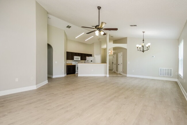 Photo - 1320 Creekview Ct