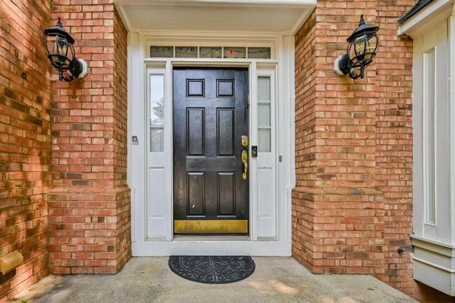 Photo - 345 Eastcote Dr