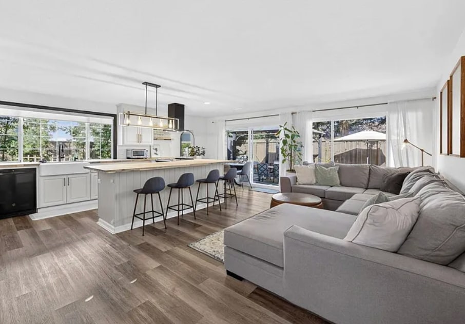 Photo - 1295 Jasmine Way