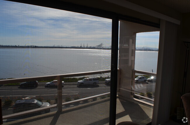 Building Photo - Large 1 bedroom 1 bath with an Amazing Bay... Unit 356 Rental