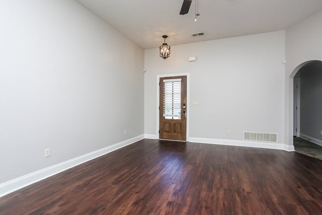 Photo - 3145 Pinetree Loop N