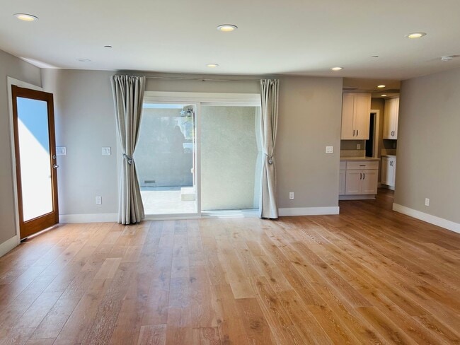 Photo - 709 Marguerite Ave Unit 709 Marguerite Avenue -  A