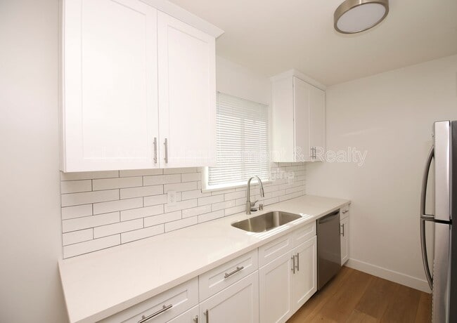 Photo - 14115 Gilmore St Unidad 02