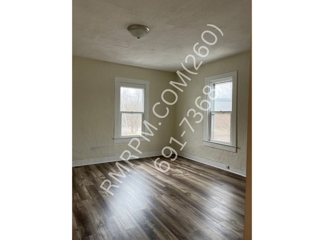 Photo - 36 1/2 N Lafontaine St