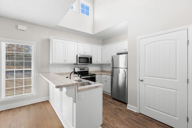 Photo - 27 W Grady St