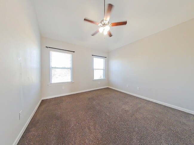 Photo - 3 Bedroom 2.5 Bath in Crawford Creek