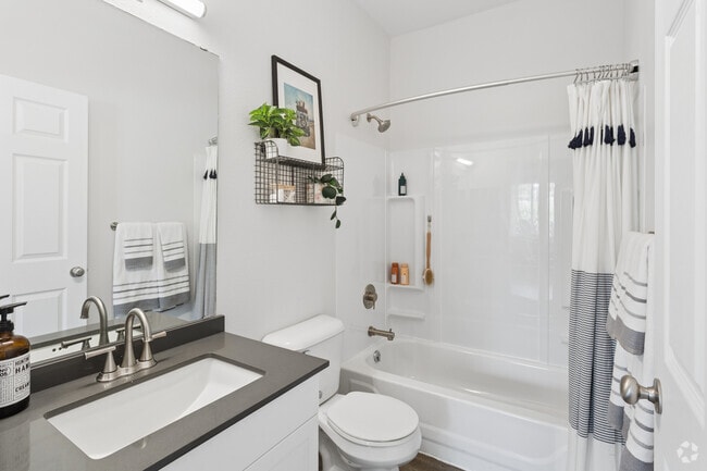 4BR, 4BA - 1,232SF - Bathroom