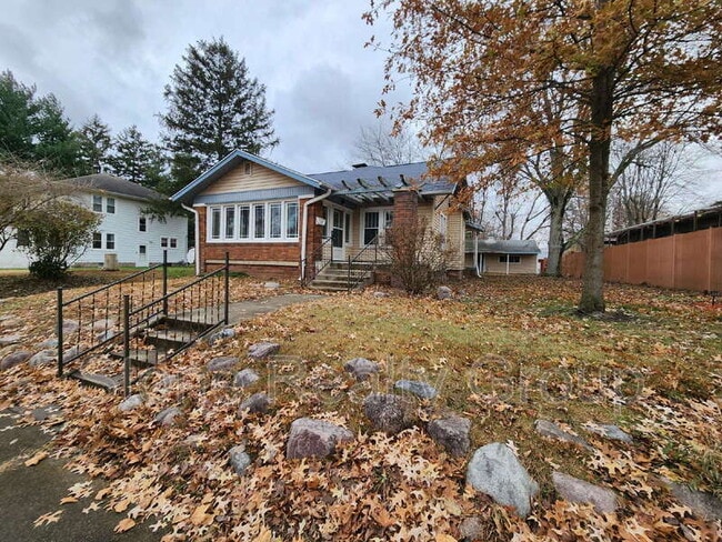 Building Photo - 235 S 24th St