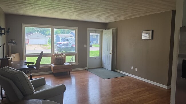 Photo - Move-In Ready Gem in the Heart of Forest Lake