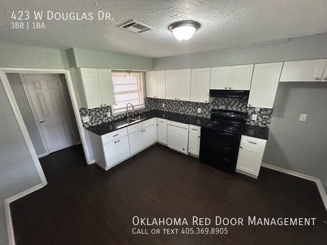 423 W Douglas Dr