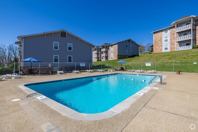 Building Photo - Royal Oaks Apartments